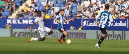 1633272342394013762.gif 皇马黄牌.gif