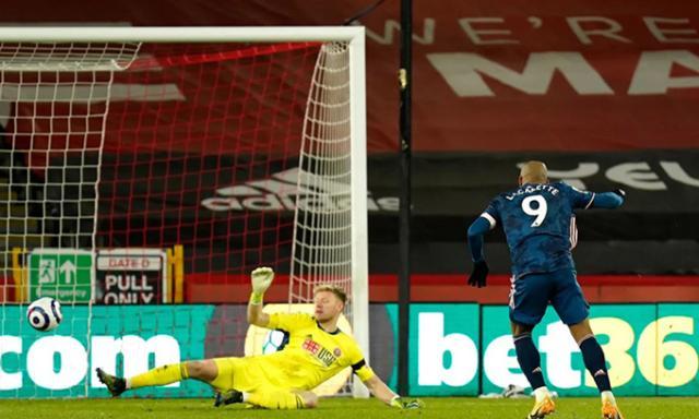 1618185969190021058.jpg sheffield-utd-vs-arsenal-lacazette3.jpg
