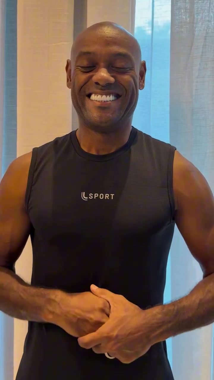 开云体育下载-还认得出吗！41岁前鲁能外援洛维宣布将退役，昔日脏辫如今成光头